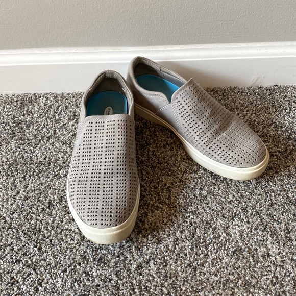 wander up slip on sneaker